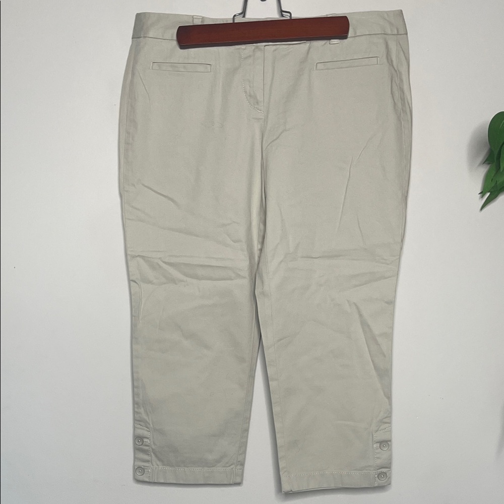 Ann Taylor Loft Cream Capri Pants